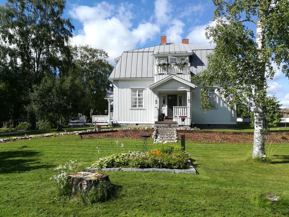 Hotelli Huiskankorpi Boutique Hotel Nivala ภายนอก รูปภาพ