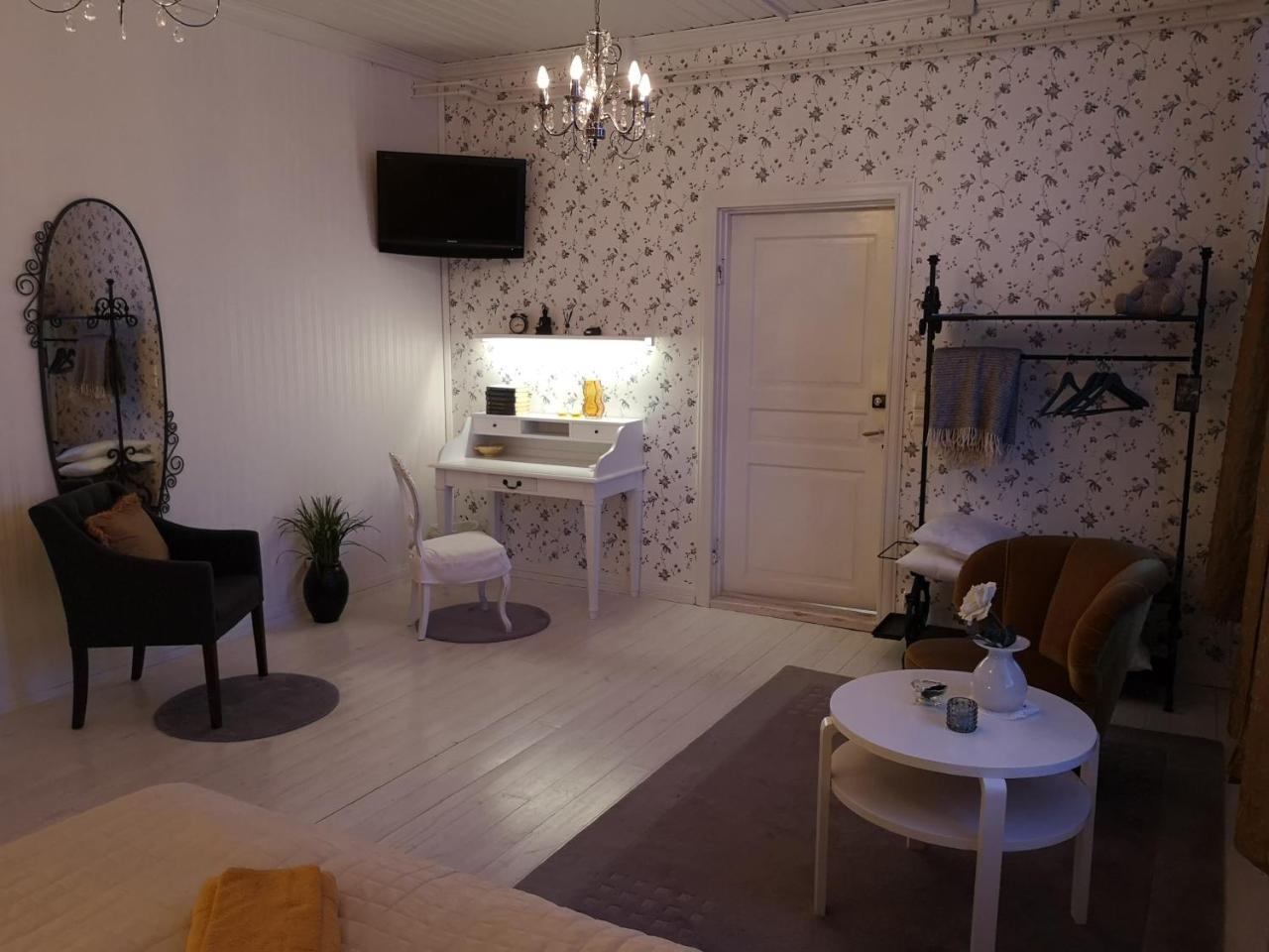 Hotelli Huiskankorpi Boutique Hotel Nivala ภายนอก รูปภาพ
