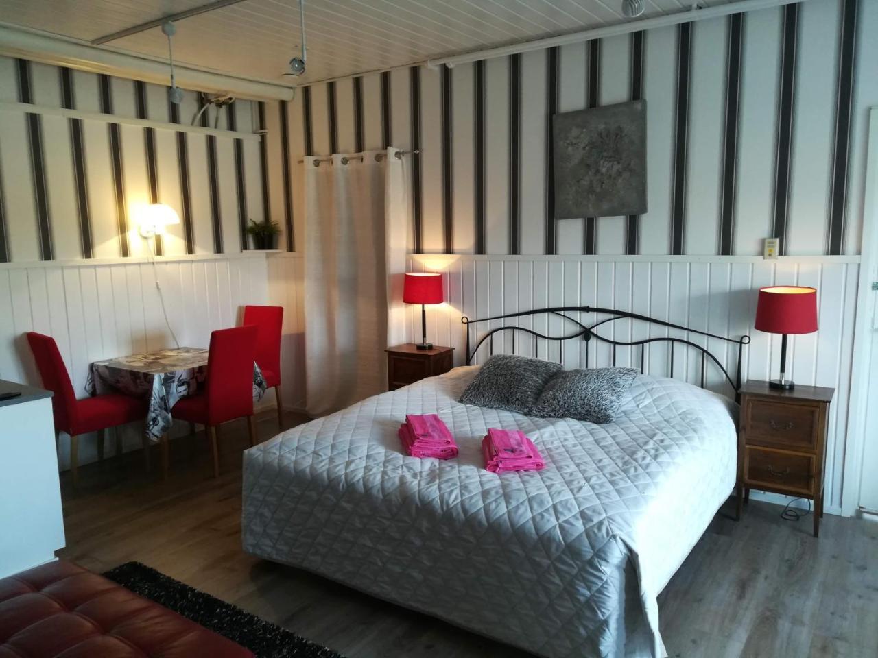 Hotelli Huiskankorpi Boutique Hotel Nivala ภายนอก รูปภาพ